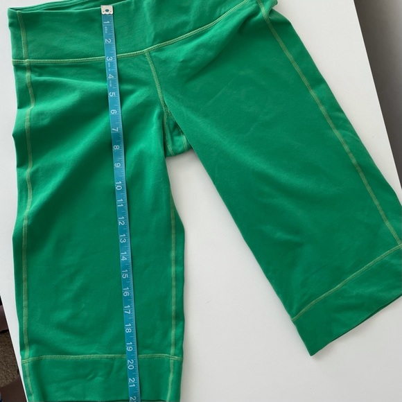 Vintage Luluemon Green sz 6 crop - Picture 8 of 12